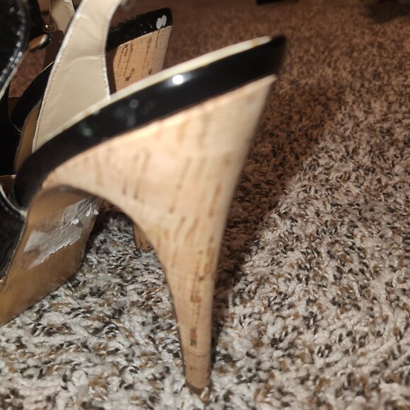 GUESS BRAND Black Patent Leather Peep Toe Stiletto Ankle Strap  sz 8.5 - Picture 6 of 13